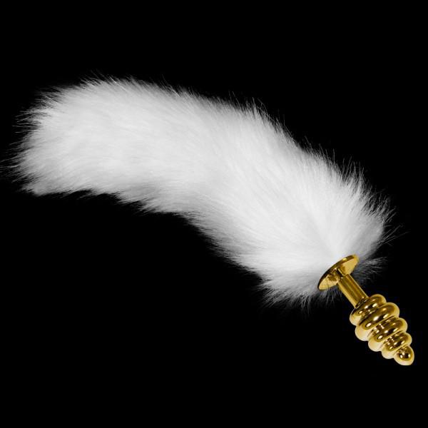 Золотая анальная втулка с длинным белым хвостом ребристая - butashop.com